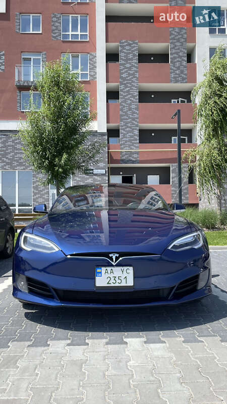 Лифтбек Tesla Model S 2017 в Ирпене