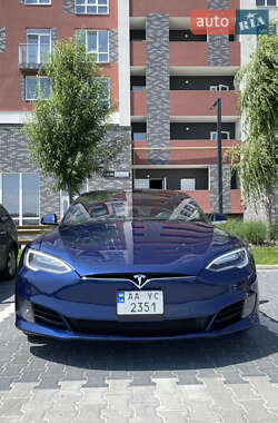 Лифтбек Tesla Model S 2017 в 
