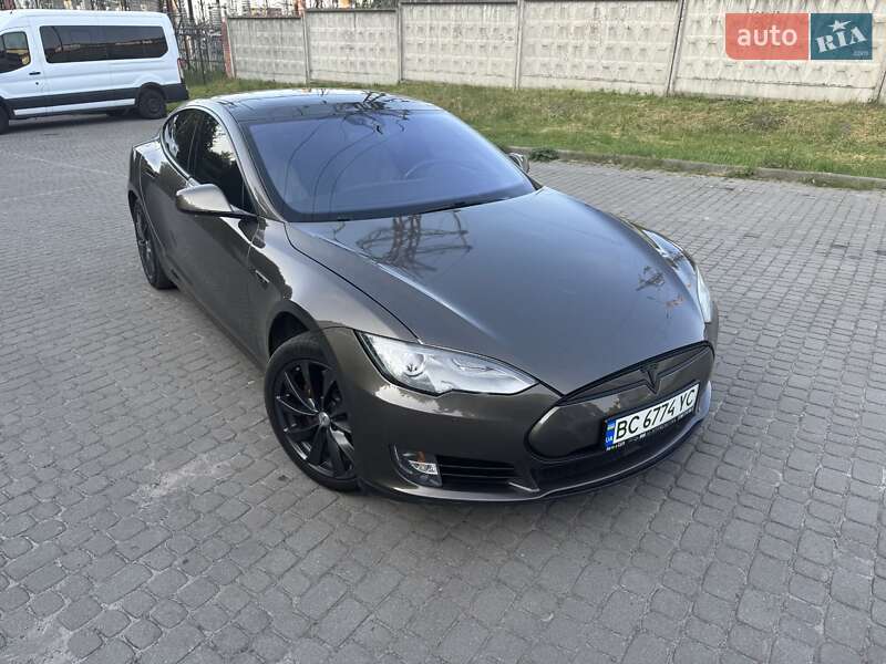 Ліфтбек Tesla Model S 2015 в 