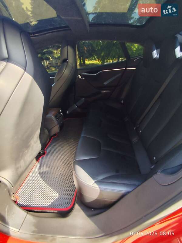 Лифтбек Tesla Model S 2017 в Запорожье