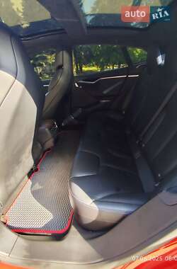 Лифтбек Tesla Model S 2017 в 