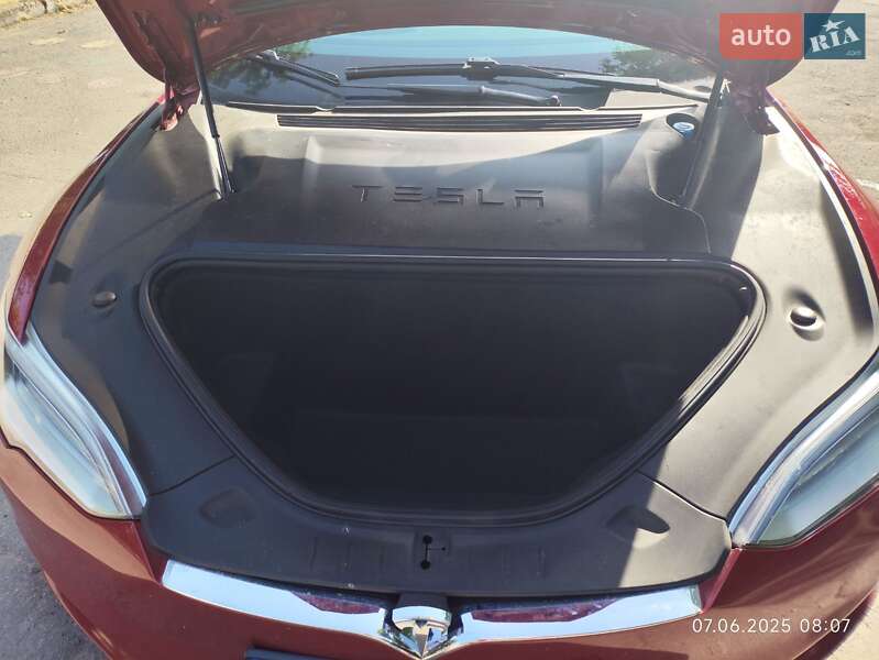 Лифтбек Tesla Model S 2017 в Запорожье