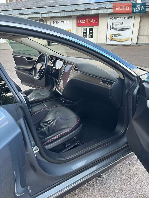 Лифтбек Tesla Model S 2013 в Львове