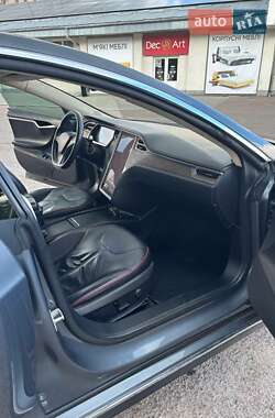 Лифтбек Tesla Model S 2013 в 