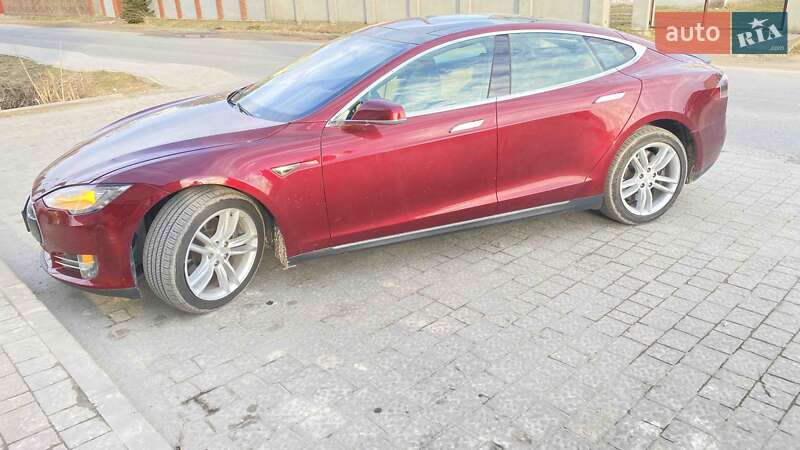 Tesla Model S 2012