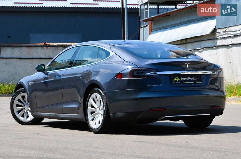 Ліфтбек Tesla Model S 2016 в Києві