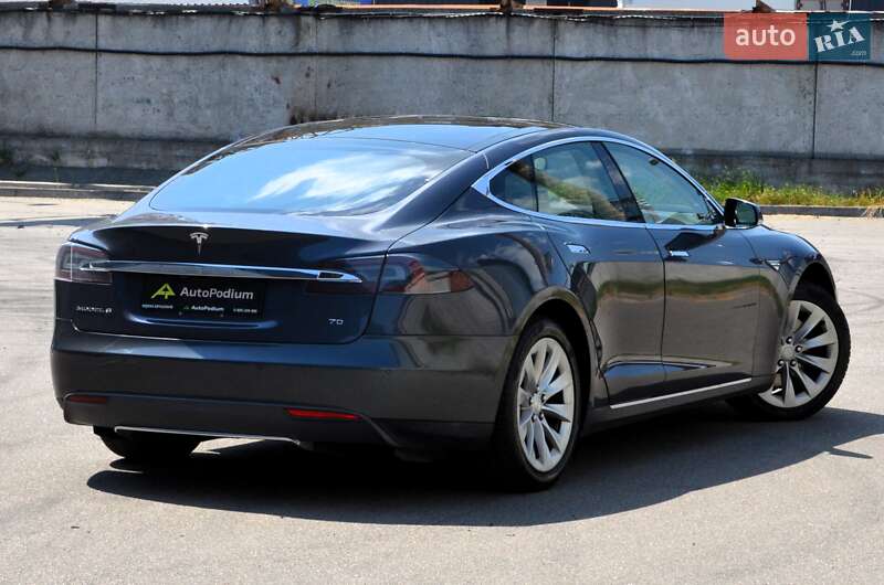 Ліфтбек Tesla Model S 2016 в Києві