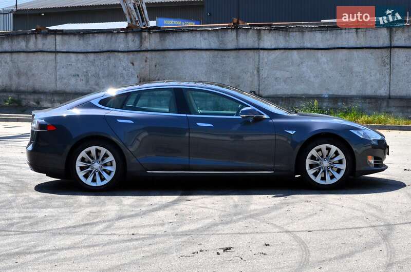 Ліфтбек Tesla Model S 2016 в Києві
