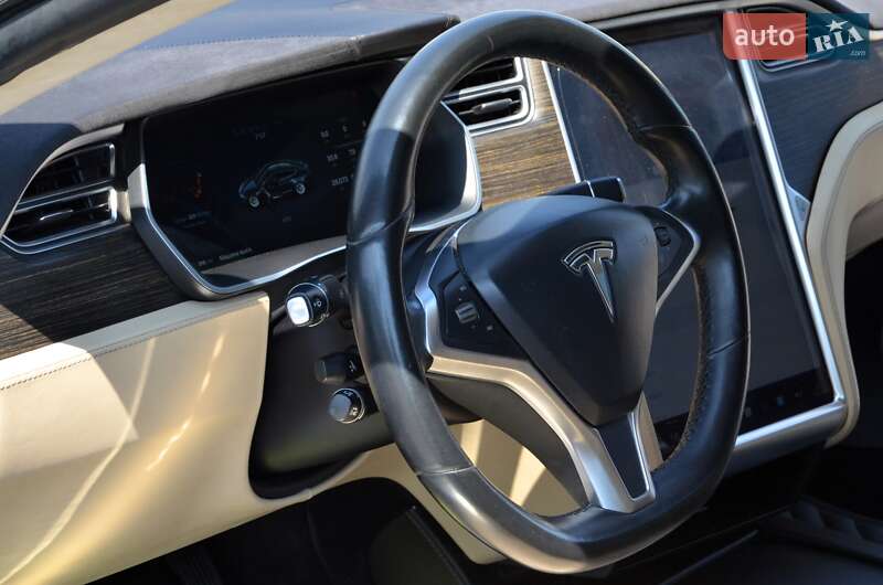 Ліфтбек Tesla Model S 2016 в Києві