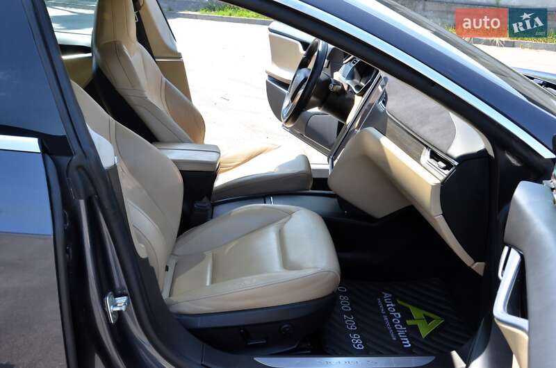 Ліфтбек Tesla Model S 2016 в Києві