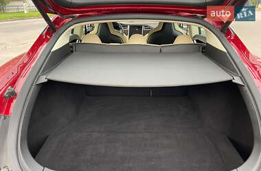 Ліфтбек Tesla Model S 2013 в 