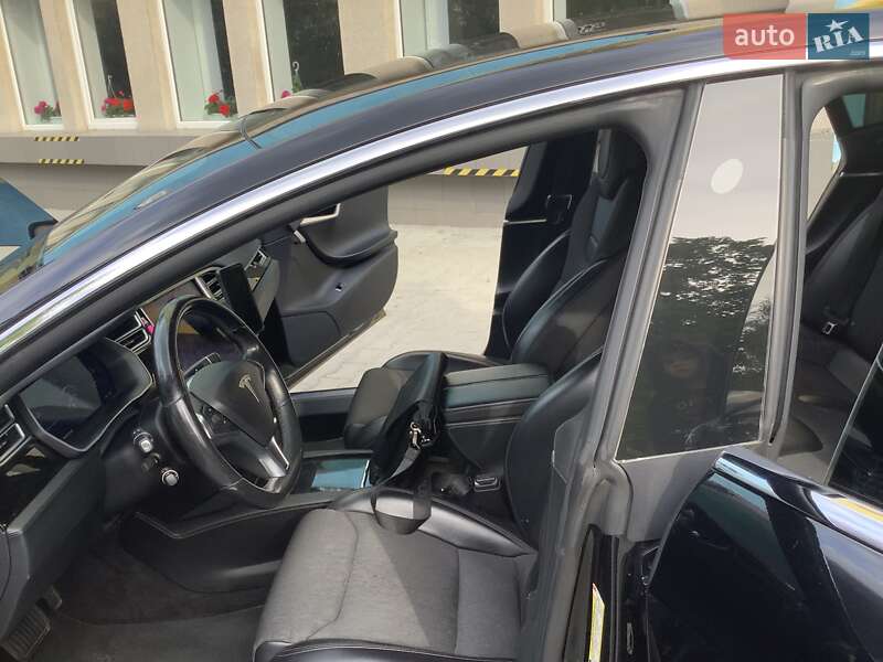 Лифтбек Tesla Model S 2017 в 