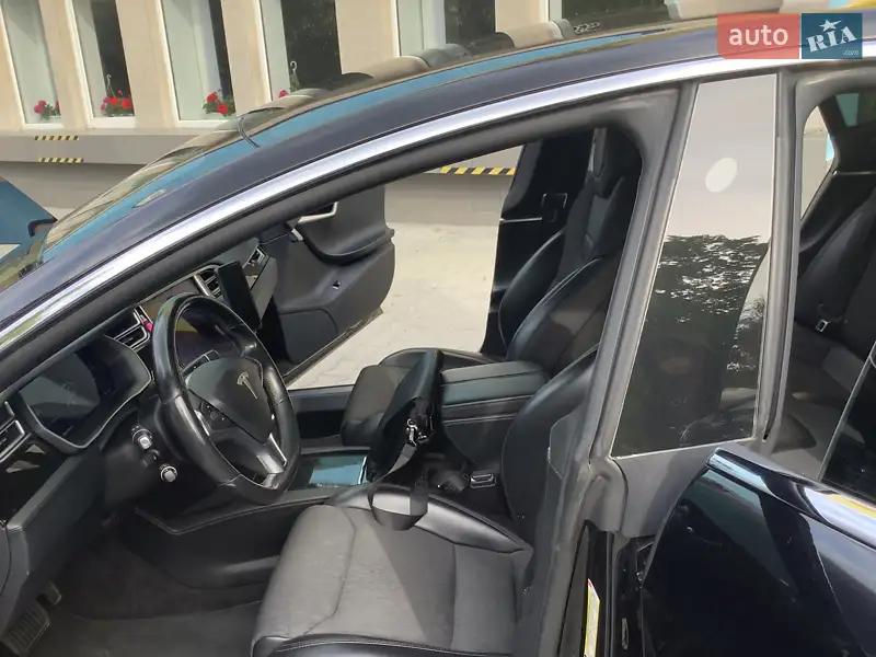Лифтбек Tesla Model S 2017 в 