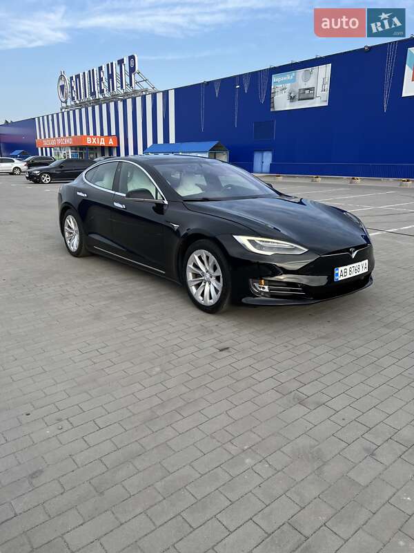 Лифтбек Tesla Model S 2018 в Виннице