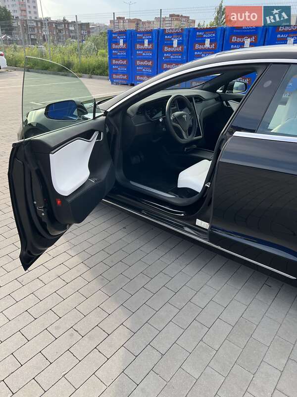 Лифтбек Tesla Model S 2018 в Виннице