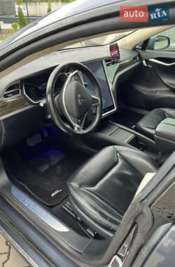Лифтбек Tesla Model S 2015 в 