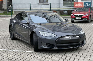 Лифтбек Tesla Model S 2015 в 