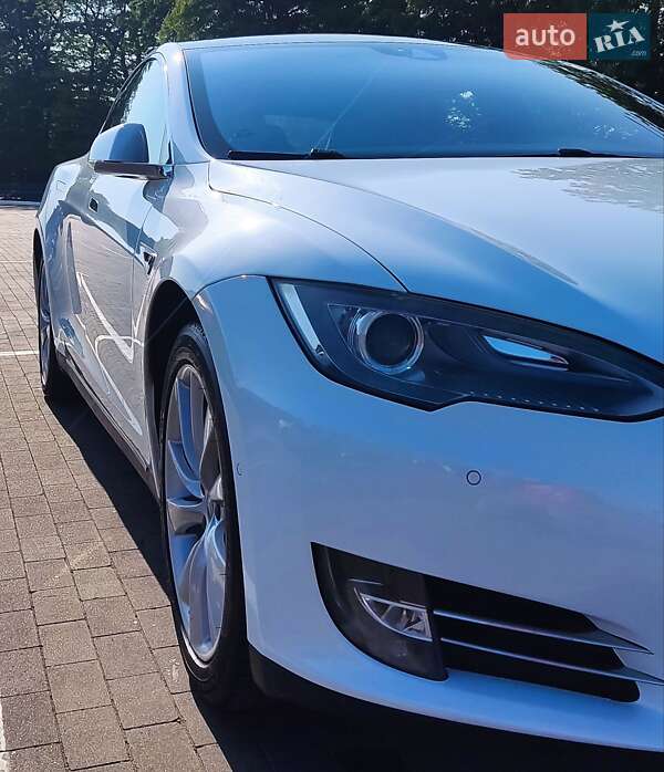 Ліфтбек Tesla Model S 2014 в 