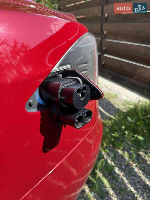 Ліфтбек Tesla Model S 2018 в Івано-Франківську