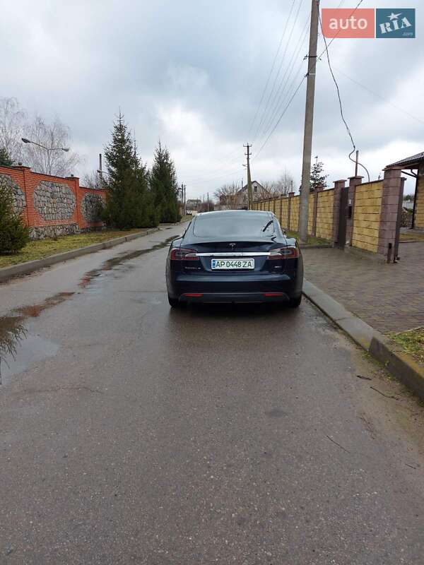 Лифтбек Tesla Model S 2015 в Запорожье