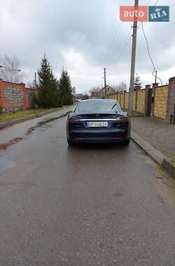 Лифтбек Tesla Model S 2015 в 