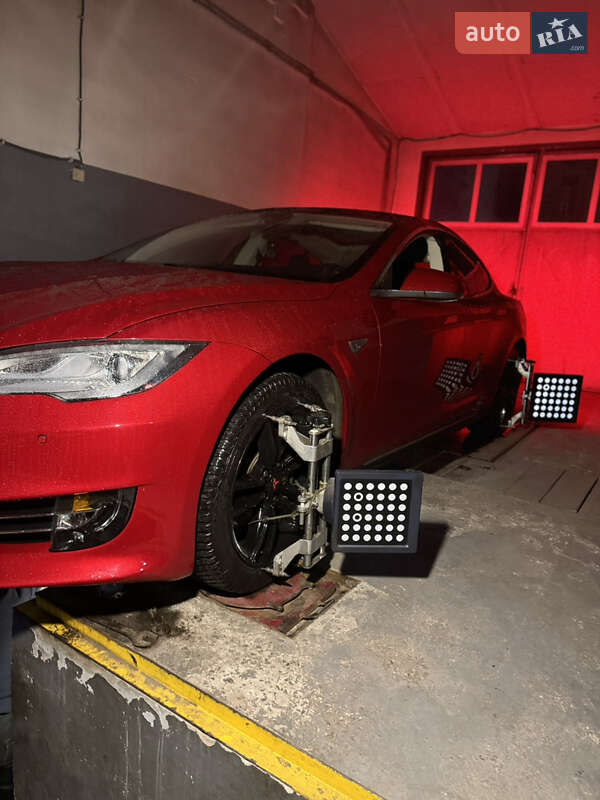Ліфтбек Tesla Model S 2014 в Черкасах