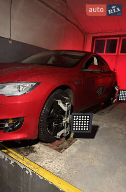 Ліфтбек Tesla Model S 2014 в 
