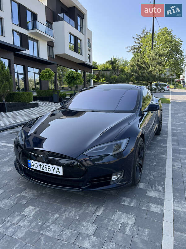 Tesla Model S 2014