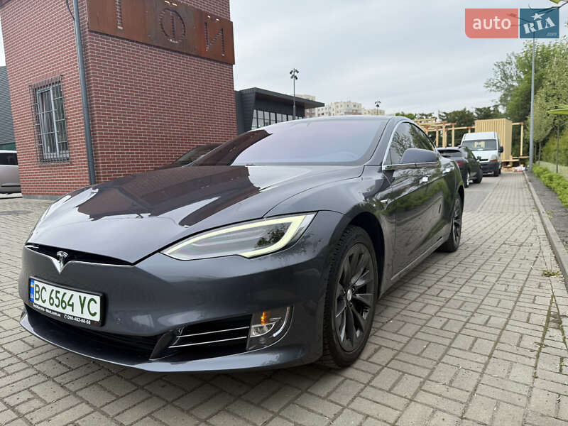 Лифтбек Tesla Model S 2019 в Львове