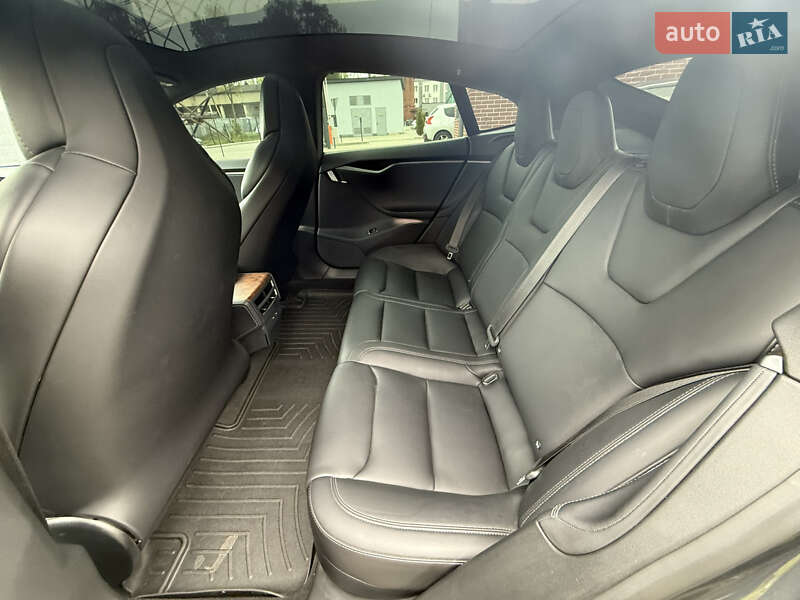 Лифтбек Tesla Model S 2019 в Львове