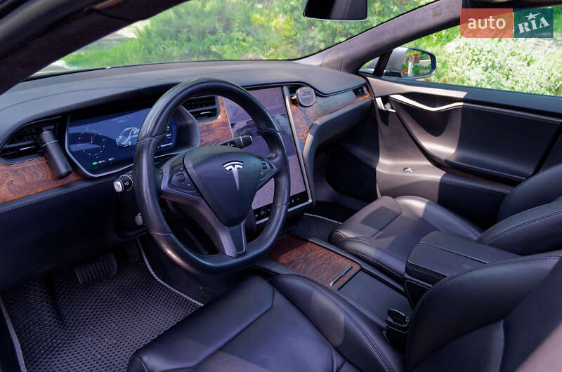 Лифтбек Tesla Model S 2018 в Киеве