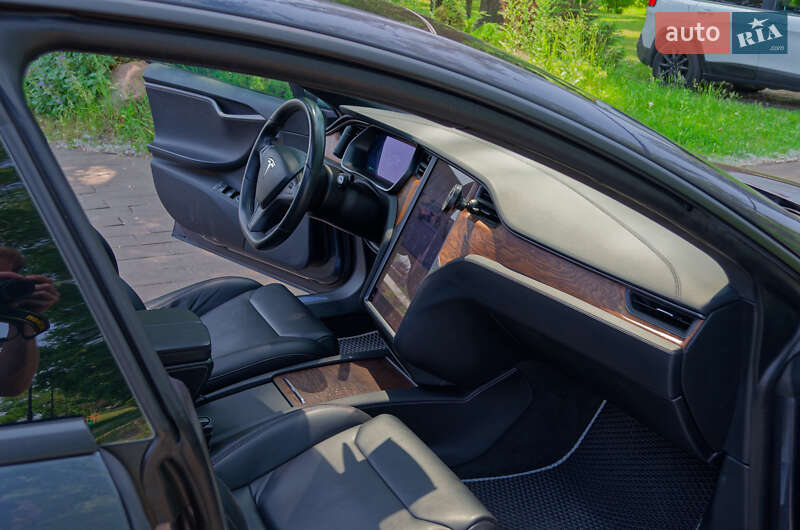 Лифтбек Tesla Model S 2018 в Киеве