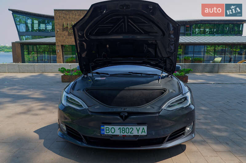 Лифтбек Tesla Model S 2018 в Киеве