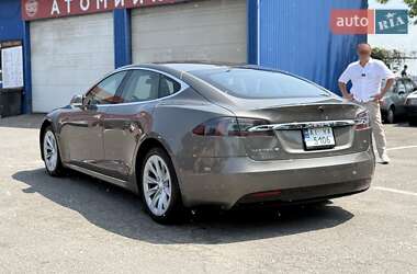 Лифтбек Tesla Model S 2016 в 