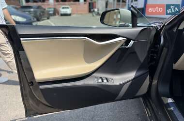 Лифтбек Tesla Model S 2016 в 