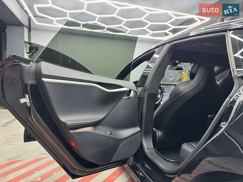 Лифтбек Tesla Model S 2017 в Днепре
