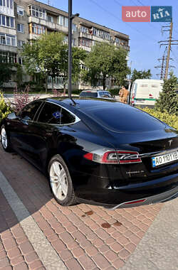 Лифтбек Tesla Model S 2014 в 