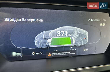 Лифтбек Tesla Model S 2013 в 