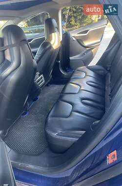 Лифтбек Tesla Model S 2016 в 