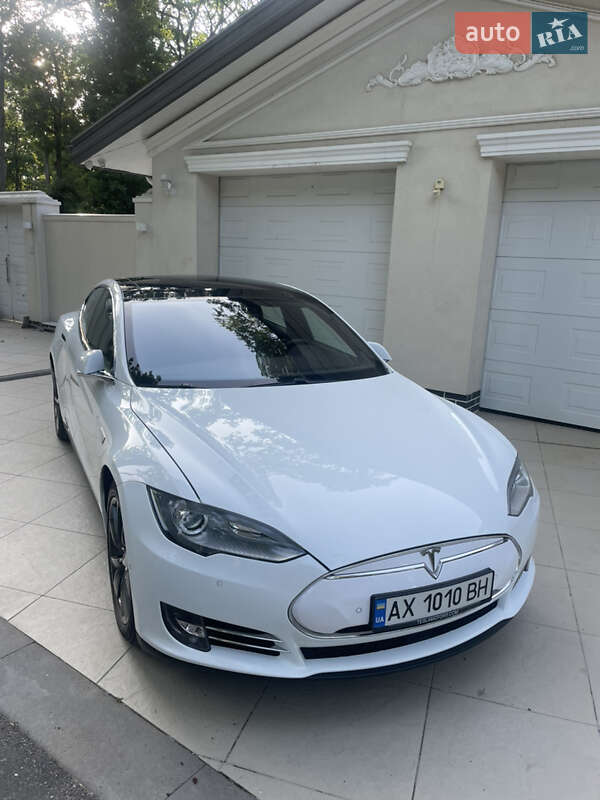 Ліфтбек Tesla Model S 2016 в Харкові