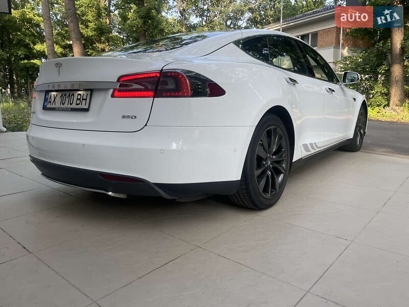 Ліфтбек Tesla Model S 2016 в Харкові