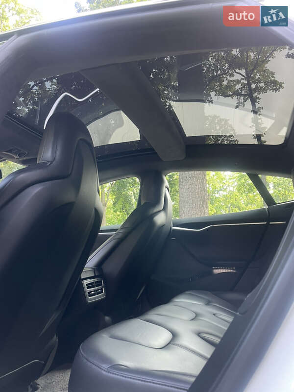 Ліфтбек Tesla Model S 2016 в Харкові