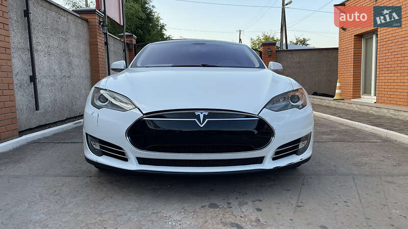 Ліфтбек Tesla Model S 2014 в Кривому Розі