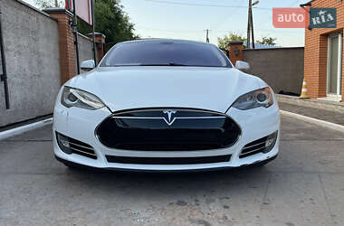 Лифтбек Tesla Model S 2014 в 