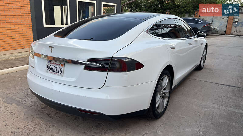 Ліфтбек Tesla Model S 2014 в Кривому Розі