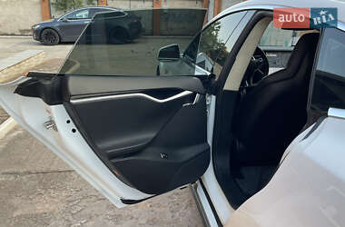 Лифтбек Tesla Model S 2014 в 