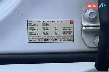 Лифтбек Tesla Model S 2014 в 