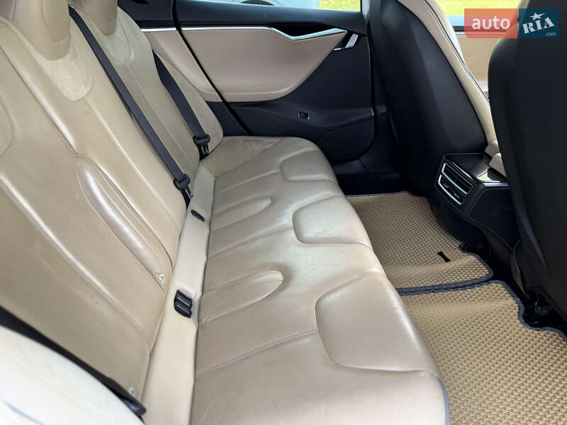 Ліфтбек Tesla Model S 2014 в Києві