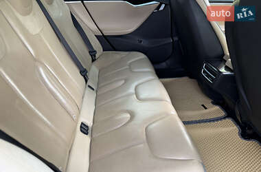 Ліфтбек Tesla Model S 2014 в 