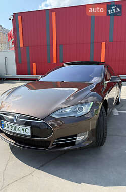 Лифтбек Tesla Model S 2014 в 